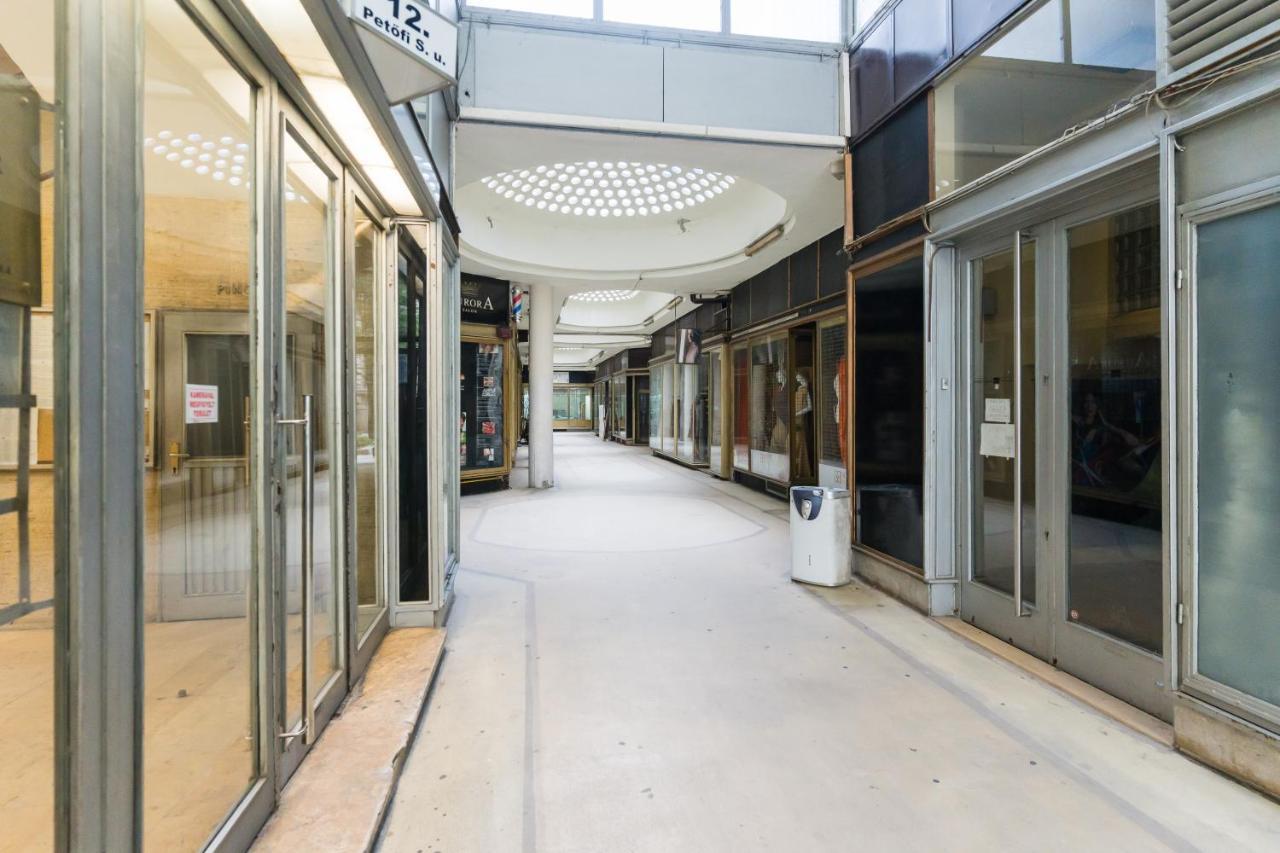 Cheerful Studio Budapest Downtown Exterior photo